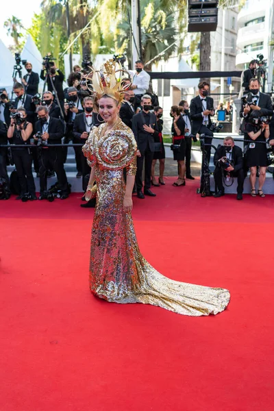 Cannes Film Festivali 'nin 74. sayısında Lena Lenina, 