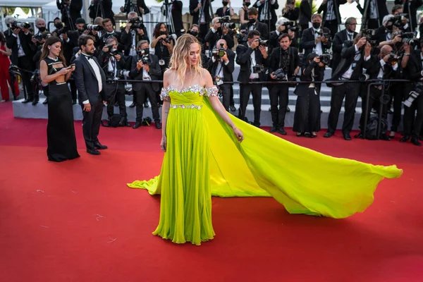 Cannes フランス 2021年7月8日 イタリアのブロガーChiara Ferragniがカンヌ映画祭第74回版で映画 スティルウォーター の上映に到着 — ストック写真