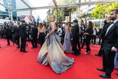 CANNES, FRANCE - 10 Temmuz 2021: Polina Pushkareva 74. Cannes Film Festivali 'nde 