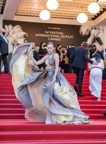 Cannes Frankrike Juli 2021 Polina Pushkareva Deltar Visningen Son Vivant — Stockfoto