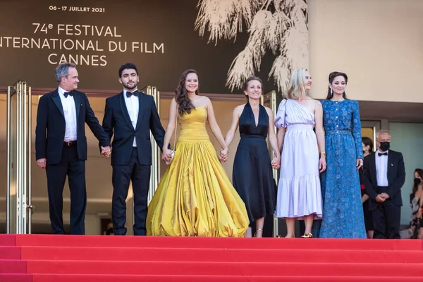 Cannes フランス 2021年7月10日 プロデューサーデニス カロット モハマド アルジュンド メラティ ヴィッセン 監督フロール — ストック写真