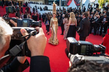 Cannes Film Festivali 'nin 74' üncü sayısında 