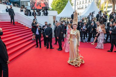 Cannes Film Festivali 'nin 74' üncü sayısında 