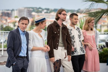 Tim Roth, Vicky Krieps, Hampus Nordenson, Anders Danielsen Lie ve yönetmen Mia Hansen-Love, 