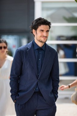 12 Temmuz 2021 'de Louis Garrel, 74. Cannes Film Festivali' nde 
