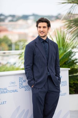 12 Temmuz 2021 'de Louis Garrel, 74. Cannes Film Festivali' nde 