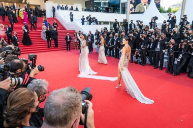 CANES, FRANCE - 13 Temmuz 2021: Isabeli Fontana, 74. Cannes Film Festivali 'ndeki 