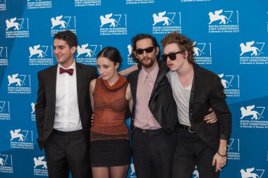 Ben safdie, arielle holmes, joshua safdie ve caleb landry jones