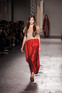 Uma wang - milan moda hafta ilkbahar-yaz 2015