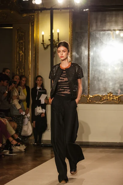 Les copains - milan moda hafta ilkbahar-yaz 2015 — Stok fotoğraf