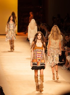 Etro - milan moda hafta kadın giyim ilkbahar-yaz 2015
