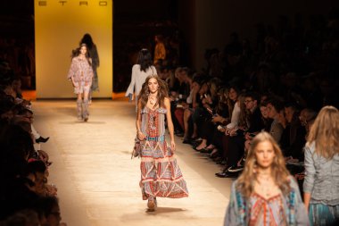 Etro - milan moda hafta kadın giyim ilkbahar-yaz 2015