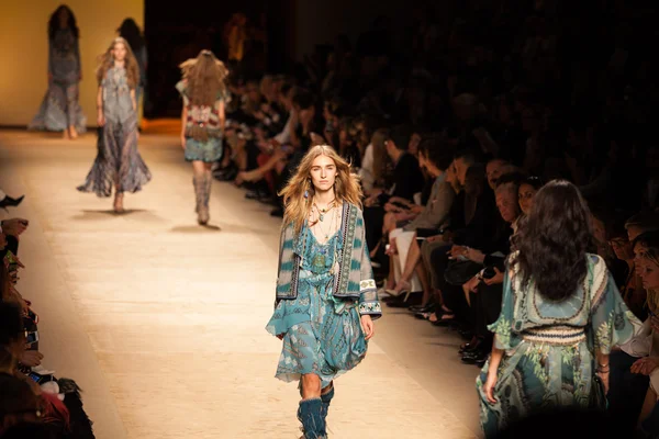 Etro - Milan Fashion Week Womenswear Spring-Summer 2015 — Stock Photo, Image