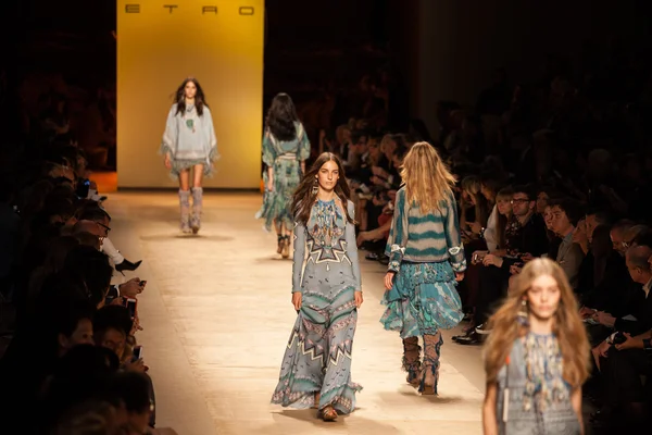 Etro - Milan Fashion Week Womenswear Spring-Summer 2015 — Stock Photo, Image