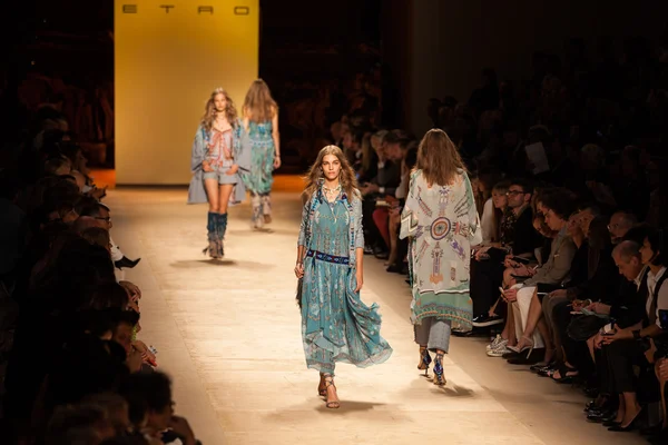 Etro - Milan Fashion Week Womenswear Spring-Summer 2015 — Stock Photo, Image