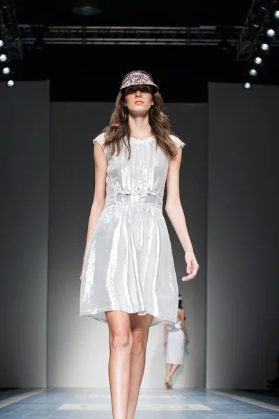 Kristina ti - Milaan fashion week lente-zomer 2015 — Stockfoto