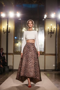 Elisabetta franchi - milan moda hafta kadın giyim ilkbahar-yaz 2015