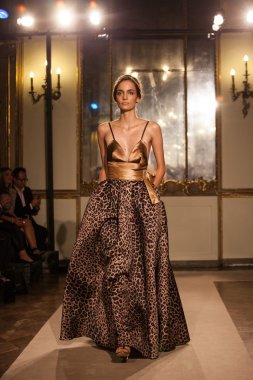 Elisabetta franchi - milan moda hafta kadın giyim ilkbahar-yaz 2015