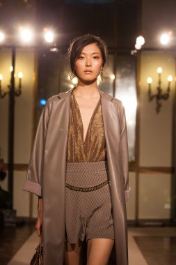 Elisabetta franchi - milan moda hafta kadın giyim ilkbahar-yaz 2015