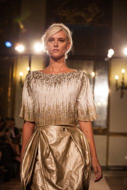 Elisabetta franchi - milan moda hafta kadın giyim ilkbahar-yaz 2015