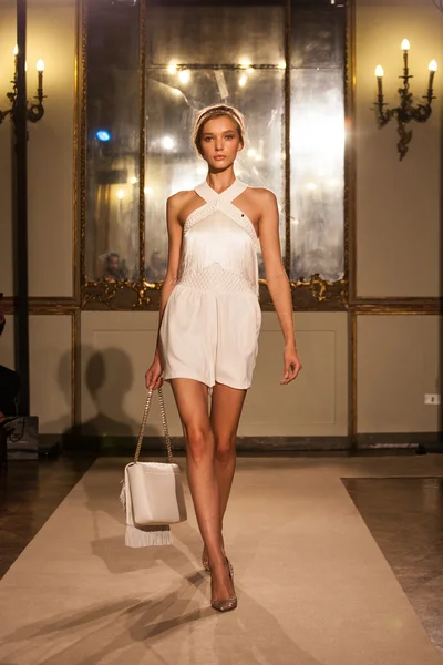Elisabetta franchi - moda milan tydzień wiosna-2015 — Zdjęcie stockowe