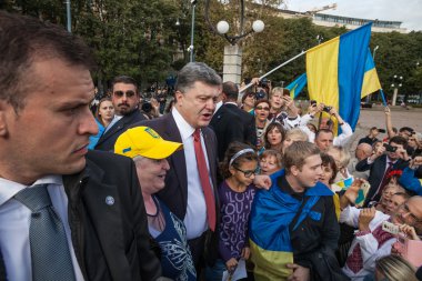Petro Poroshenko Arco della Pace meydanında