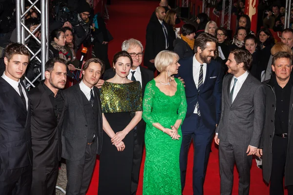 Elenco assistir o 'Mulher de Ouro' estréia — Fotografia de Stock