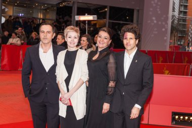 Merab Ninidze, Çulpan Hamatova, Anastasia Melnikova ve Louis Frank