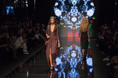 Milan Fashion Week Aigner Show'da