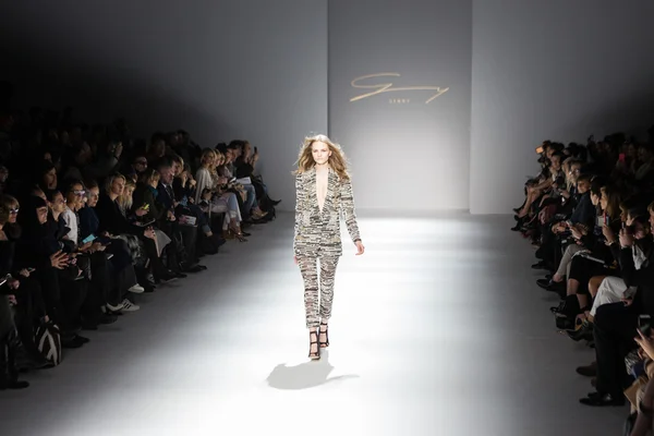 Genny show at the Milan Fashion Week — Stock Photo, Image