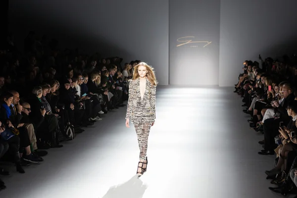 Genny show at the Milan Fashion Week — Stock Photo, Image