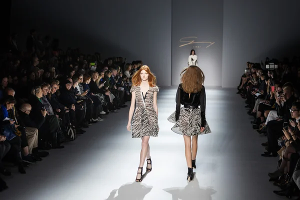 Genny show at the Milan Fashion Week — Stock Photo, Image