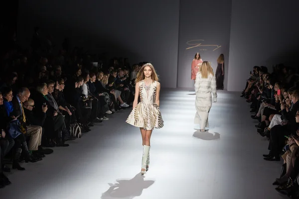 Genny show at the Milan Fashion Week — Stock Photo, Image