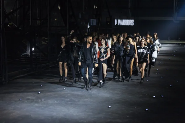 Шоу Филиппа Плейна на Неделе Моды в Милане — стоковое фото