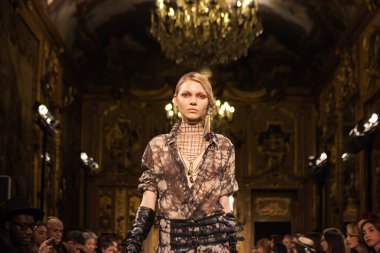 Milan Fashion Week Show'da Nicholas K