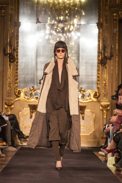 尼古拉斯 · K 展在米兰时装周 — 图库照片