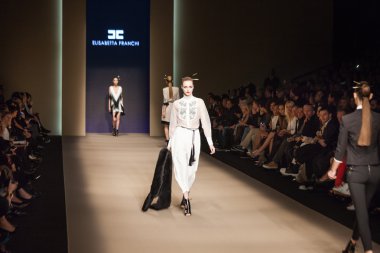 Elisabetta Franchi Show'da Milan Fashion Week