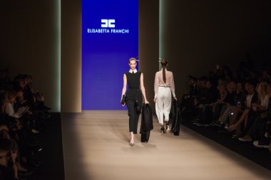 Elisabetta Franchi Show'da Milan Fashion Week