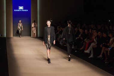 Elisabetta Franchi Show'da Milan Fashion Week