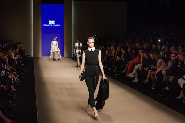 Elisabetta Franchi no Milan Fashion Week — Fotografia de Stock