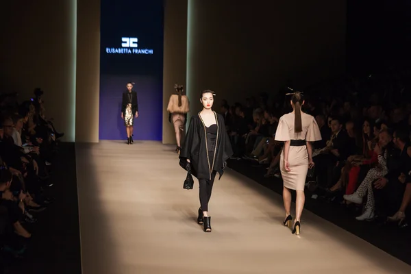 Espectáculo Elisabetta Franchi en la Semana de la Moda de Milán — Foto de Stock