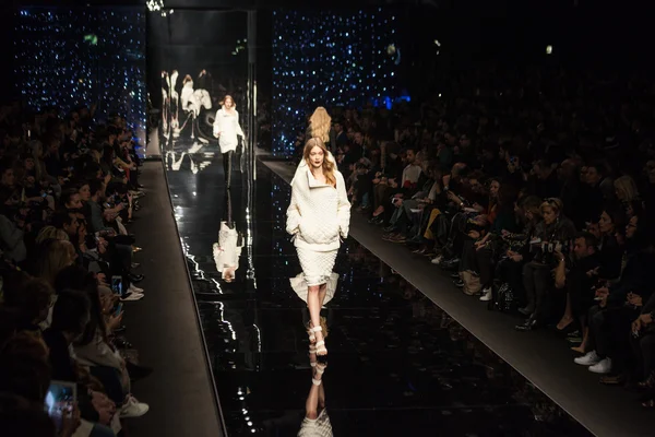 Pokaż Ermanno Scervino na Milan Fashion Week — Zdjęcie stockowe