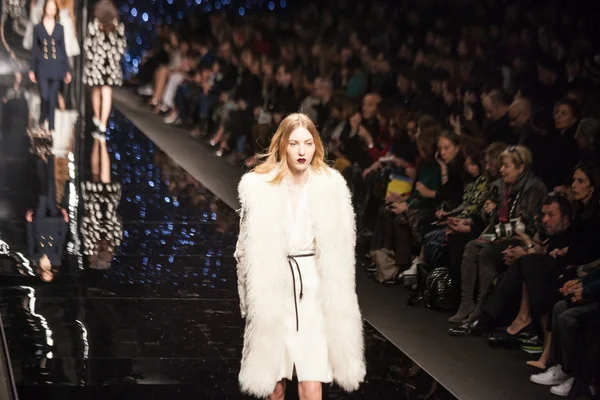 Pokaż Ermanno Scervino na Milan Fashion Week — Zdjęcie stockowe