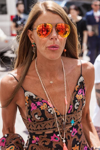 Anna dello Russo en el desfile de moda Salvatore Ferragamo — Foto de Stock