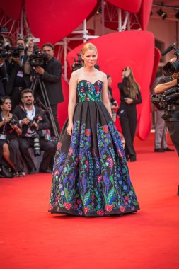 aktris elizabeth banks