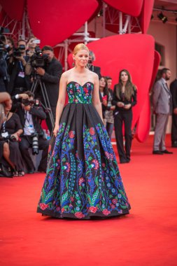 aktris elizabeth banks