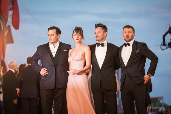 Johnny Depp, Dakota Johnson, Scott Cooper, Joel Edgerton — Stok fotoğraf