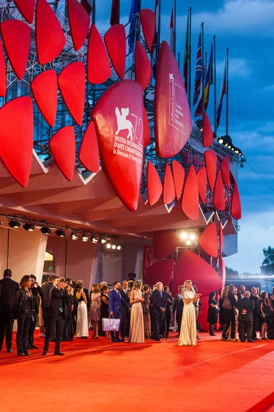 Invitados en el estreno de Chica Danesa — Foto de Stock