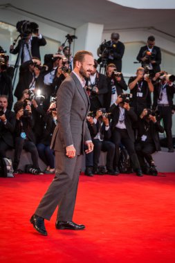 aktör Ralph Fiennes