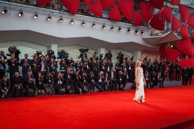 aktris elizabeth banks